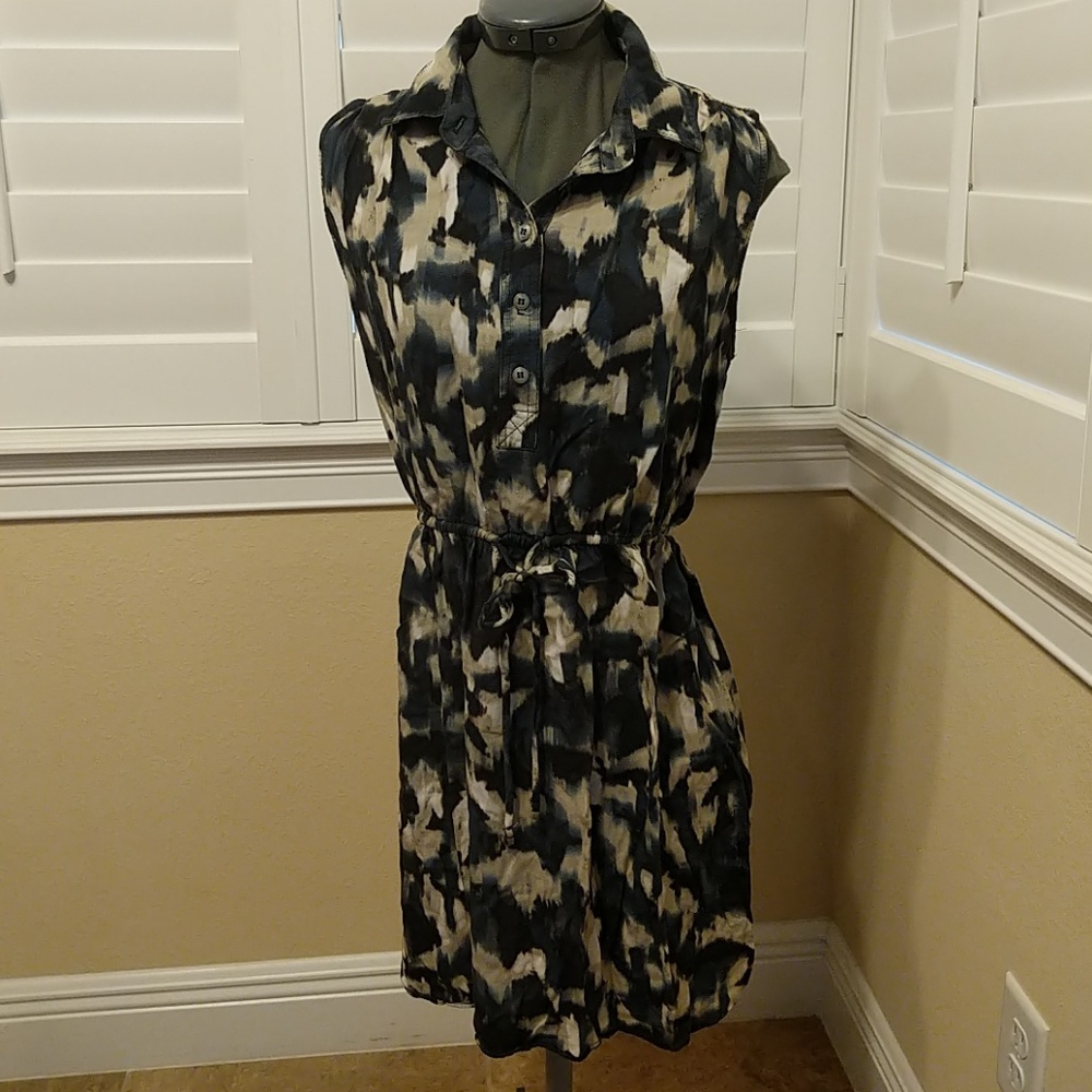 Matty blue/black/tan/white sleveless dress